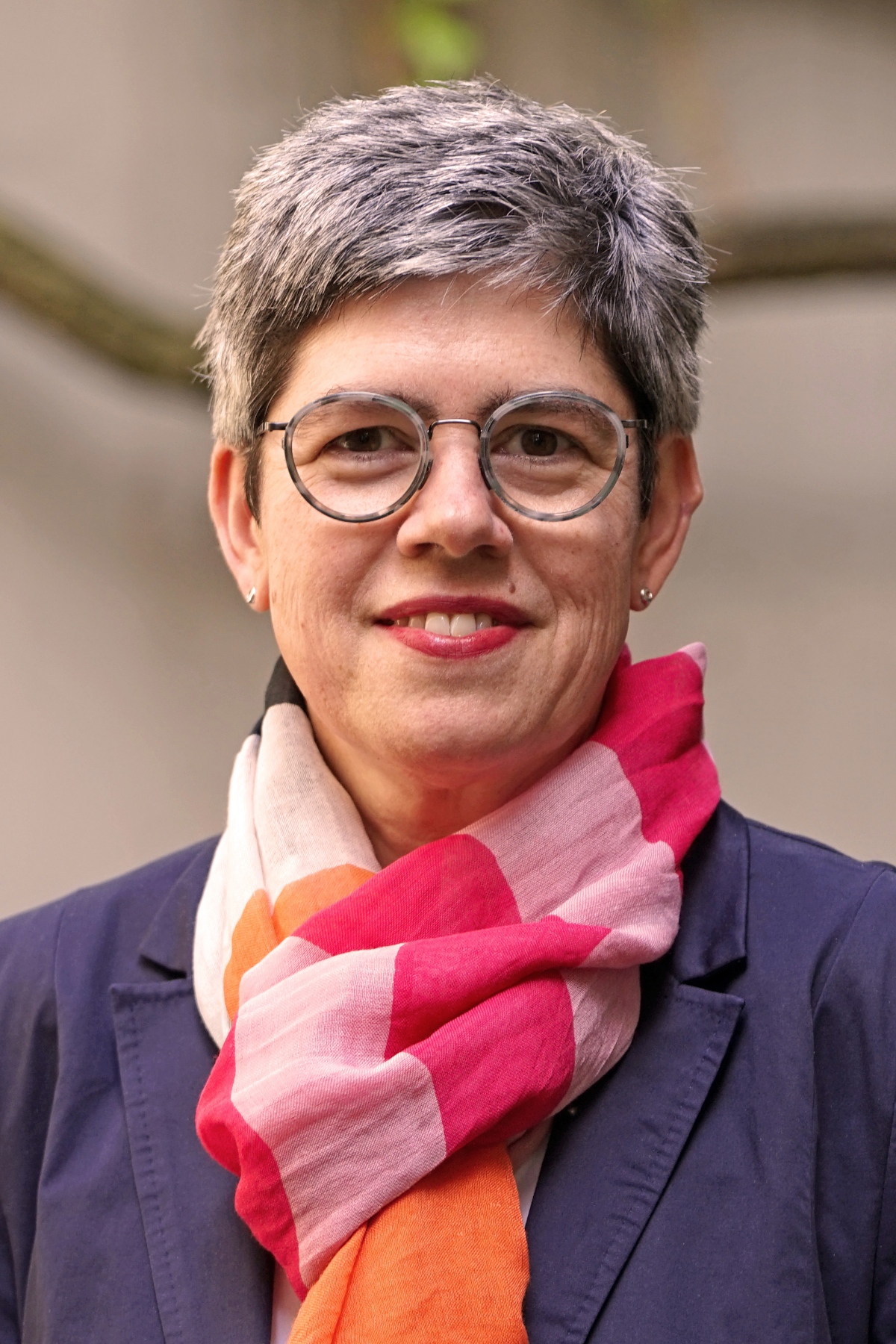 Monika Kleinefenn_hoch mit Schal